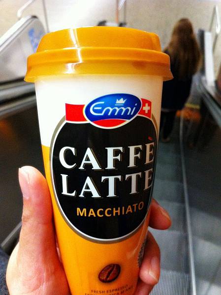 [德國美食] 平價隨手杯咖啡飲品之Latte Macchiato 我愛瑪奇朵 @莉芙小姐愛旅遊