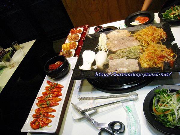 [美食] 韓國 首爾必吃美食之新村八色肉 @莉芙小姐愛旅遊