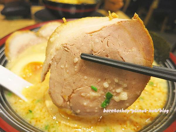 [美食] 台北 濃郁系湯頭的屯京拉麵 ‧ 來自日本的美味 (中山站) @莉芙小姐愛旅遊