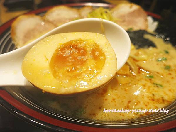 [美食] 台北 濃郁系湯頭的屯京拉麵 ‧ 來自日本的美味 (中山站) @莉芙小姐愛旅遊