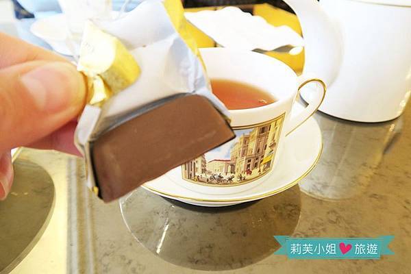 [美食] 台北 相見不如懷念的微風信義內的米蘭百年甜點店COVA (市政府站) @莉芙小姐愛旅遊