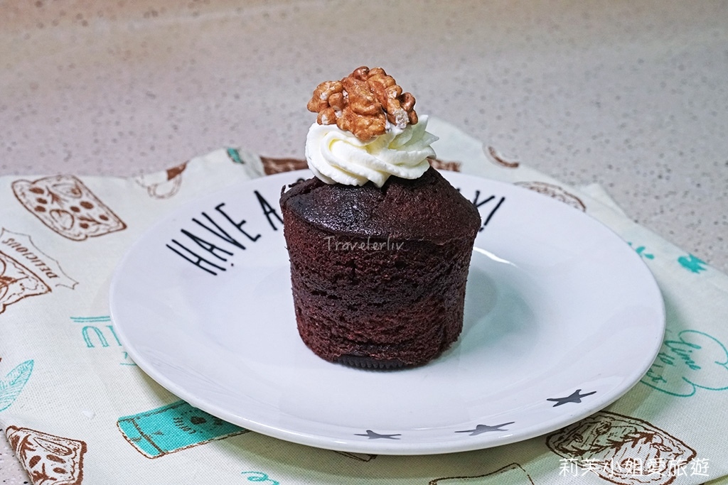 [食譜] 零失敗的巧克力杯子蛋糕 (Chocolate Cupcake)．派對甜點、療癒下午茶點心輕鬆做 @莉芙小姐愛旅遊