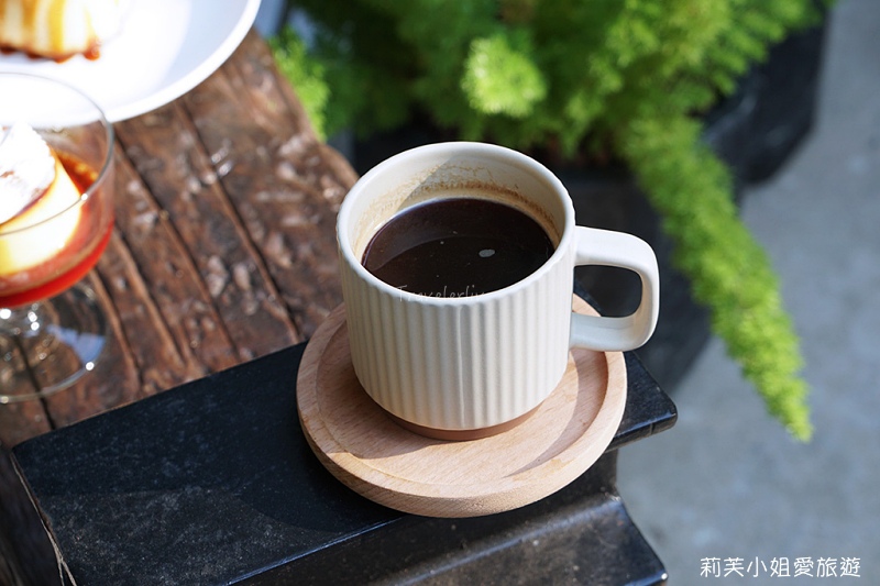 [美食] 台北 MeJA cafe．森林系韓風咖啡館，甜點跟咖啡都值得細細品嚐的私心收藏小店 @莉芙小姐愛旅遊