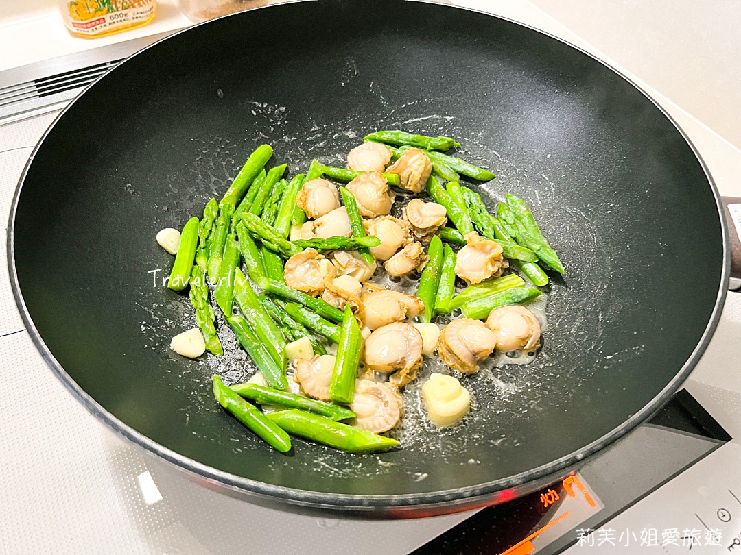 [食譜] 奶油干貝炒蘆筍(Scallops with Asparagus)．10分鐘料理之的簡單西式主菜、過年年菜 @莉芙小姐愛旅遊