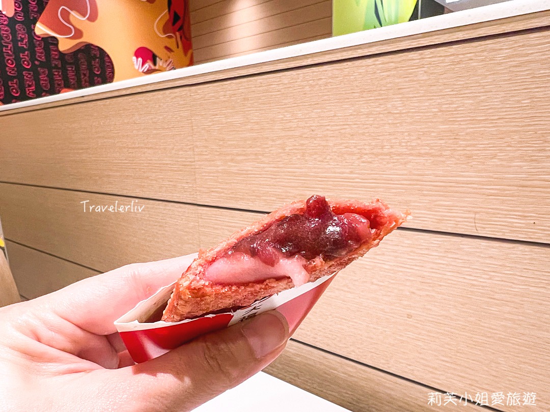 [日本速食] 日本麥當勞才吃得到的楓糖豬肉鬆餅堡、照燒豬肉堡、期間限定草莓大福派跟馬鈴薯培根派 @莉芙小姐愛旅遊
