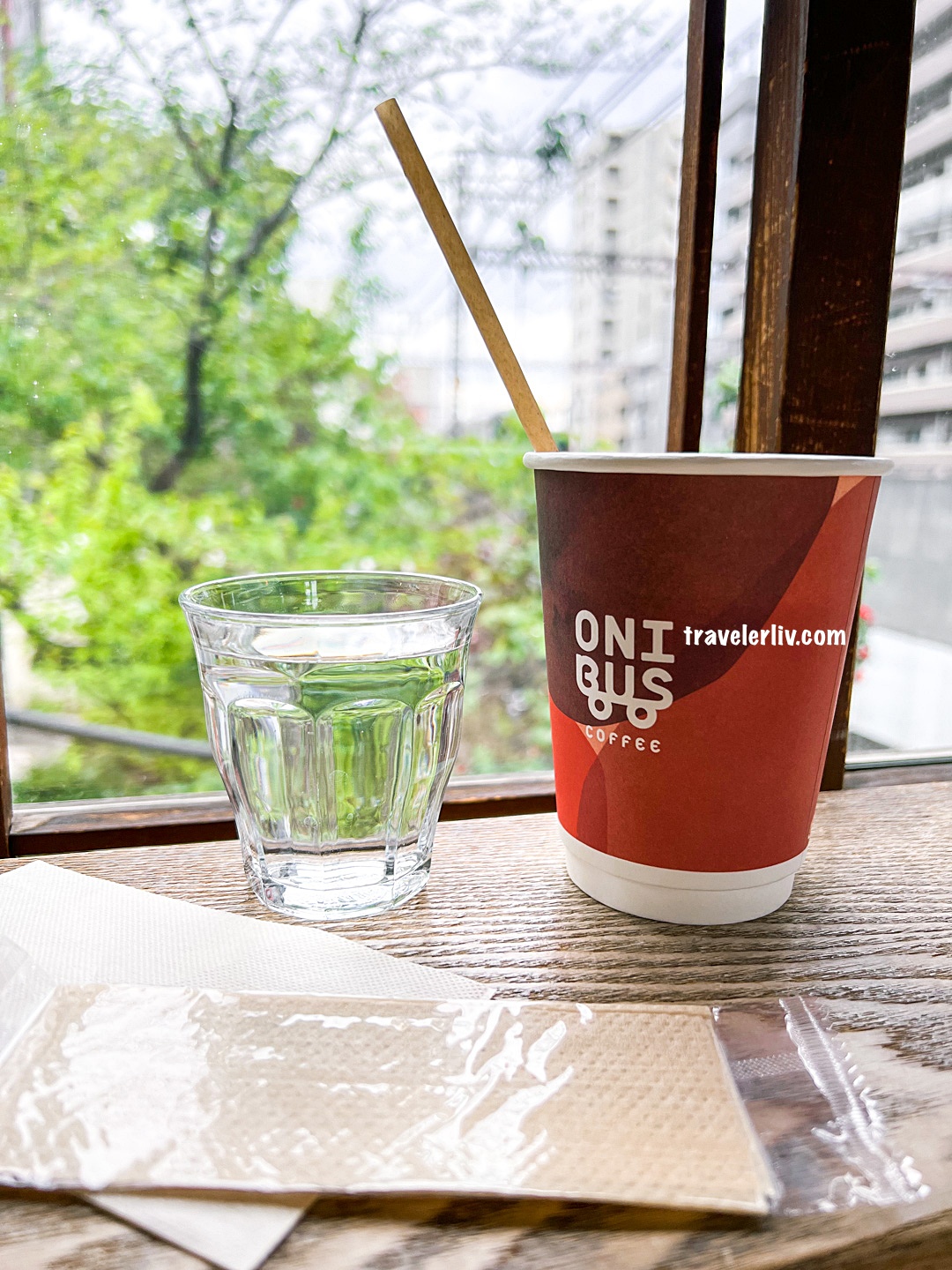 [東京美食] ONIBUS COFFEE中目黒店，邊喝咖啡、邊看電車的人氣咖啡館，推薦手沖咖啡、拿鐵跟輕食蛋糕 @莉芙小姐愛旅遊