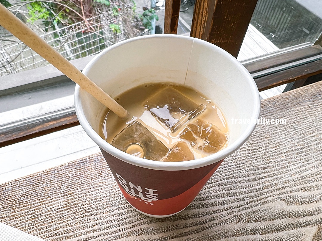 [東京美食] ONIBUS COFFEE中目黒店，邊喝咖啡、邊看電車的人氣咖啡館，推薦手沖咖啡、拿鐵跟輕食蛋糕 @莉芙小姐愛旅遊