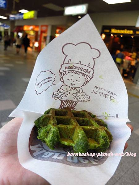 [美食] 日本 京都車站之帶著走的美食 (中村藤吉冰淇淋+ Manneken鬆餅) @莉芙小姐愛旅遊