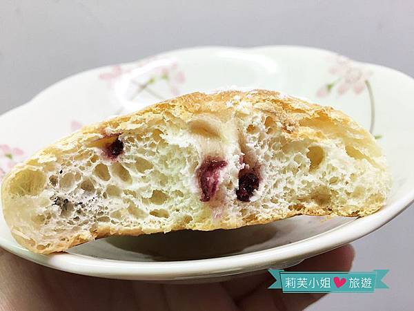 [食譜] 自製優格蔓越莓麵包，可用麵包機、攪拌機或手揉麵糰 @莉芙小姐愛旅遊