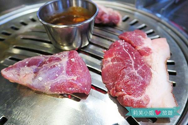 [美食] 韓國 首爾燒烤黑豬肉專賣店之濟州十六豚家(제주십육돈가) (弘大站) @莉芙小姐愛旅遊