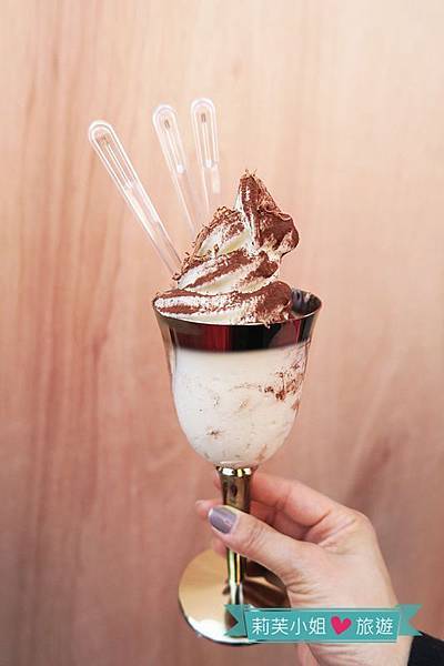[美食] 韓國 首爾弘大商圈的提拉米蘇冰淇淋甜點‧Kiss the Tiramisu (弘大站) @莉芙小姐愛旅遊