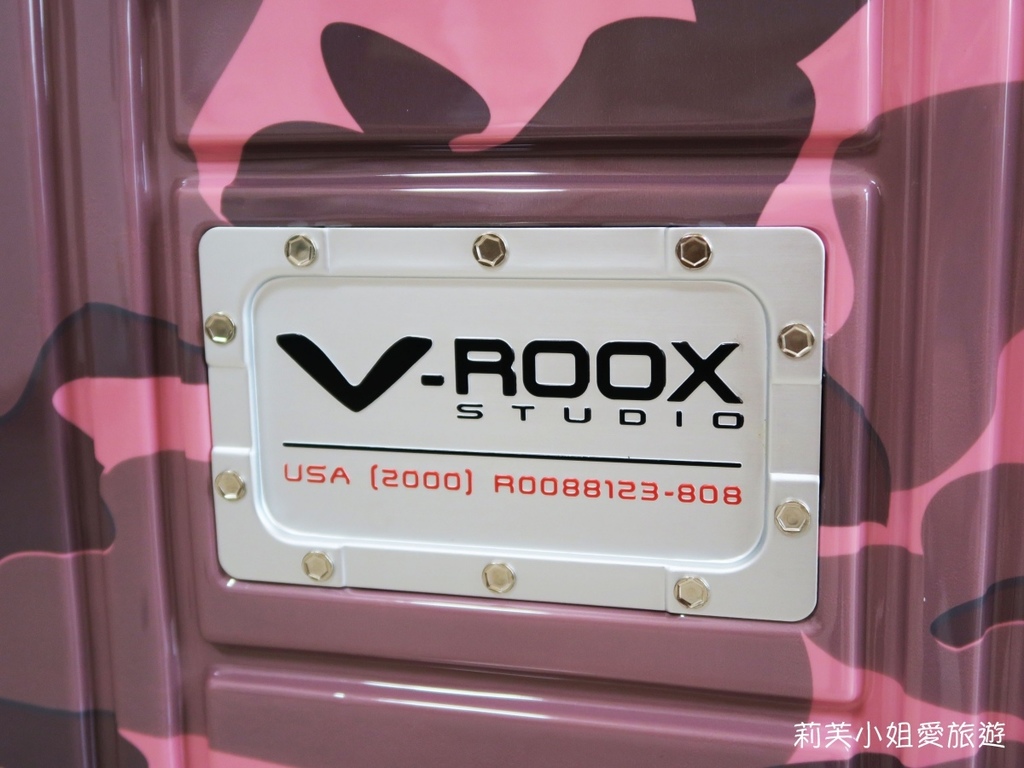 [開箱] 四輪旋轉好推、夾層多好整理的V-ROOX 25吋時尚迷彩硬殼鋁框旅行箱 @莉芙小姐愛旅遊