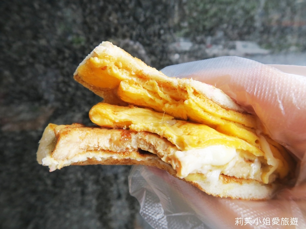 [美食] 台北 人氣早餐之可蜜達碳烤吐司．起司瀑布肉蛋三明治/高大鮮奶 (雙連站) @莉芙小姐愛旅遊