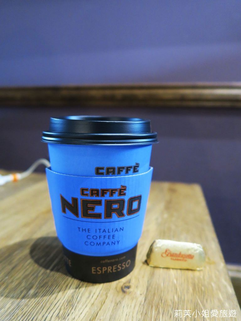 [美食] 英國 Caffè Nero人氣連鎖義式咖啡館．書香味濃厚的劍橋分店 (wifi/插座) @莉芙小姐愛旅遊