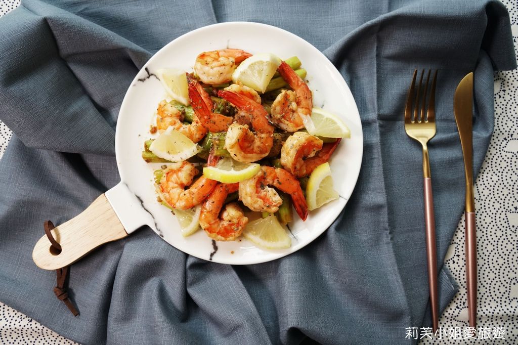 [食譜] 奶油檸檬蘆筍炒鮮蝦 (Lemon Garlic Butter Shrimp with Asparagus)。西式主餐輕鬆做 @莉芙小姐愛旅遊