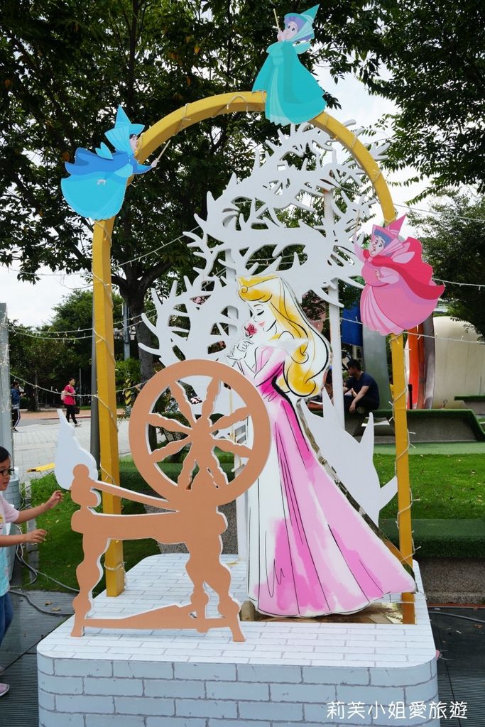 [展覽] 台中 超萌巨型卡娜赫拉與迪士尼公主系列到草悟道快閃．快來拍美照、抽扭蛋 @莉芙小姐愛旅遊