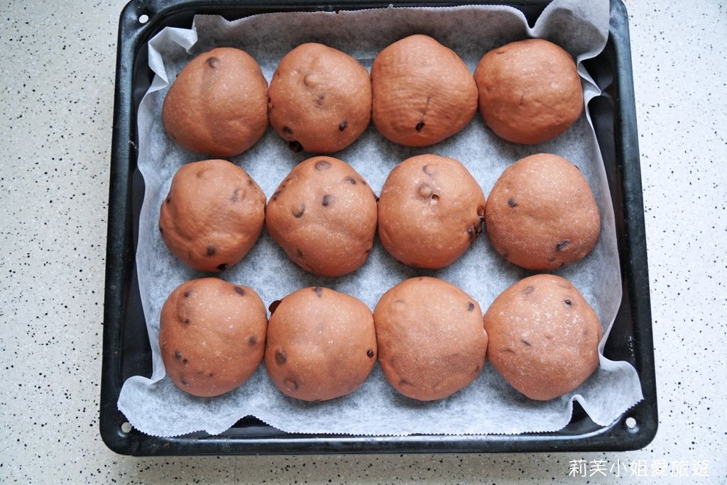 [食譜] 零失敗的法芙娜巧克力餐包(Chocolate Bread/ Chocolate Bun)(可手揉或使用麵包機) @莉芙小姐愛旅遊