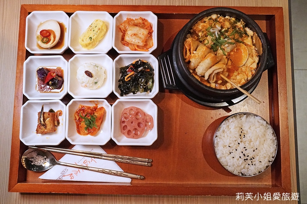 [美食] 台北偷飯賊．一個人就能吃的韓式料理烤肉、石鍋拌飯、九宮格小菜 (遠百信義A13) @莉芙小姐愛旅遊