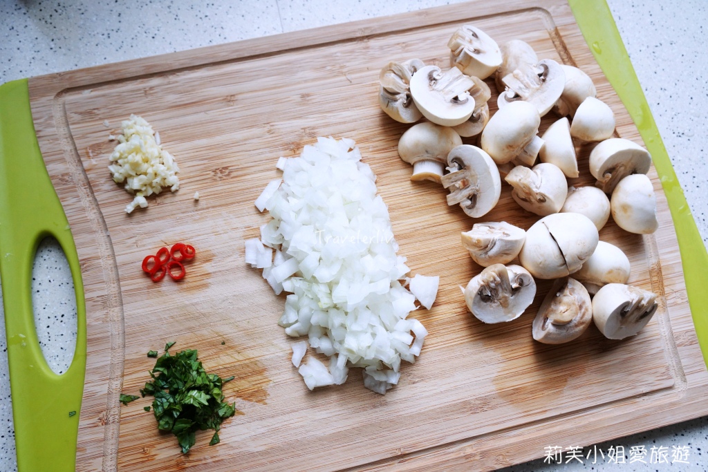 [食譜] 大蒜白酒炒蘑菇 (Sauteed Garlic Mushrooms with White Wine)．西式開胃菜輕鬆做 @莉芙小姐愛旅遊