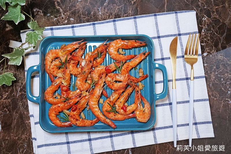 [食譜] 零失敗的海鹽迷迭香烤鮮蝦 (Salted Shrimps with Rosemary)．好吃到吮指的下酒菜料理 (烤箱料理) @莉芙小姐愛旅遊