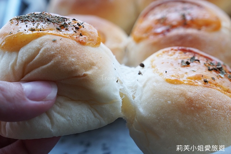 [烘焙] 零失敗的明太子餐包/明太子麵包 (Mentaiko Bread) (可手揉或用麵包機、攪拌機) @莉芙小姐愛旅遊