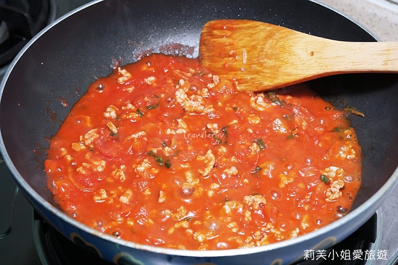 [食譜] 番茄肉醬櫛瓜麵 (Courgette Noodles with Tomato Meat)。低卡高纖的義式料理主餐 @莉芙小姐愛旅遊