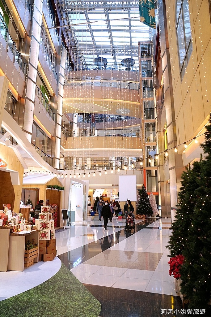 [聖誕節] 大江購物中心聖誕慶，高額回饋金、好康優惠拿不完！好拍又好逛聖誕市集跟薑餅城 @莉芙小姐愛旅遊