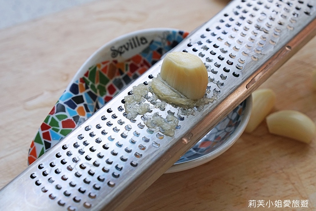 [食譜] 自製香蒜奶油醬 (Garlic Herb Butter)．10分鐘完成萬用抹醬 (新手料理)(懶人料理) @莉芙小姐愛旅遊