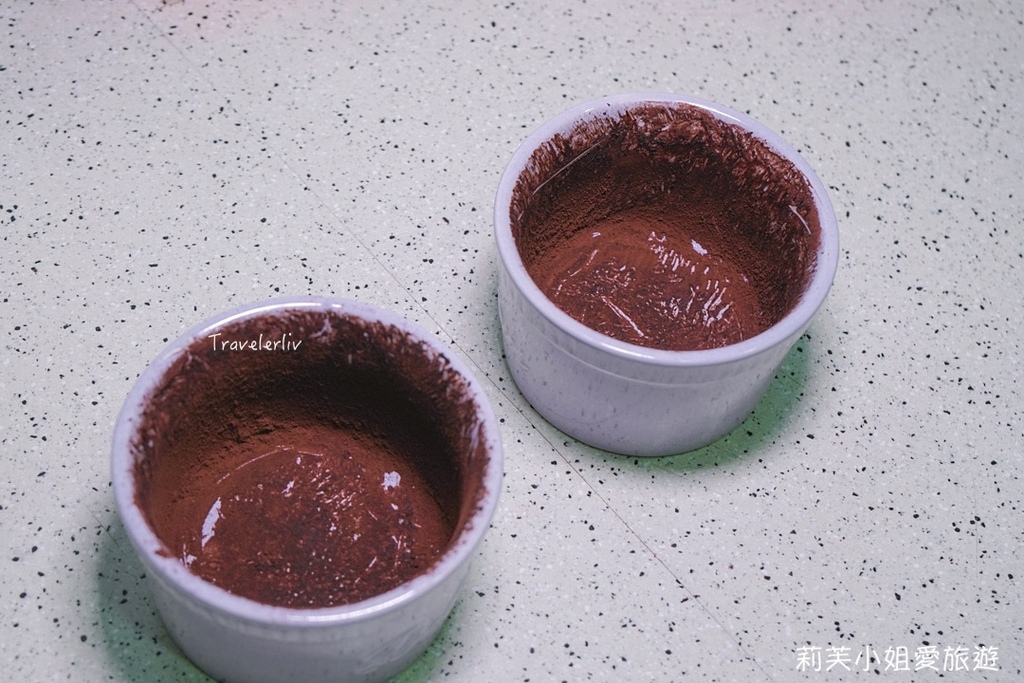 [食譜] 法式巧克力熔岩蛋糕 Chocolate Fondant ．零失敗的簡易版爆漿巧克力蛋糕甜點 @莉芙小姐愛旅遊