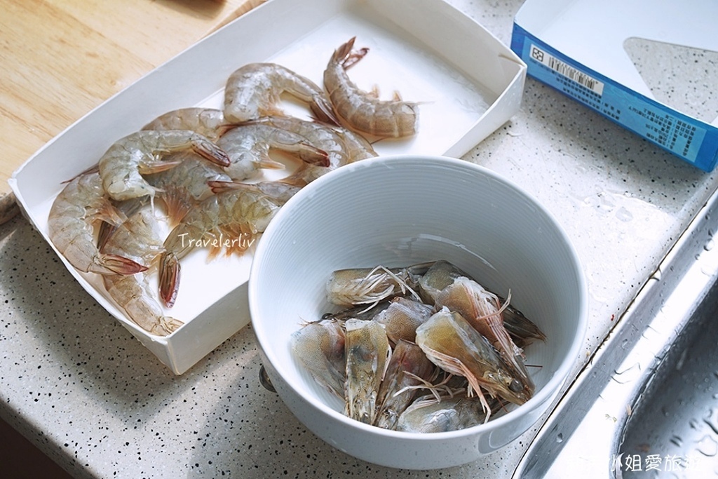 [食譜] 青醬鮮蝦義大利麵 (Shrimps Pasta with Pesto)．簡單義式料理、15分鐘快速上菜 @莉芙小姐愛旅遊