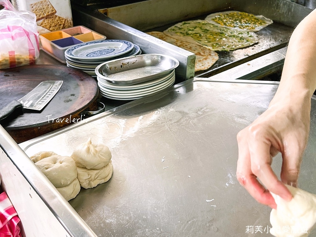[美食] 台北 口福早餐店．淡水隱藏版美食，在地人默默吃的手工現擀、酥脆蛋餅 (淡水站) @莉芙小姐愛旅遊