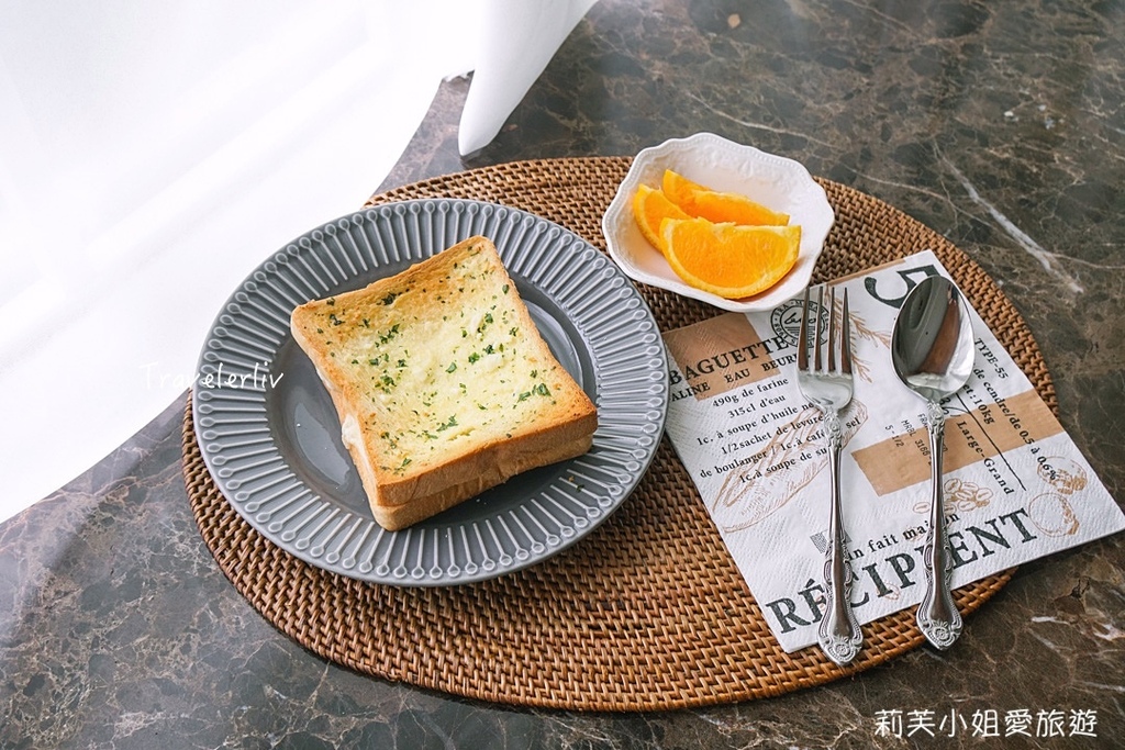 [烘焙] 起司香蒜吐司．10分鐘即完成的韓國人氣蒜味起司三明治，當早餐或下午茶都合適 @莉芙小姐愛旅遊