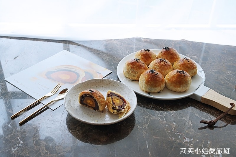 [美食] 台北 法朋烘焙甜點坊的蛋黃酥禮盒，法式甜點手藝與傳統糕點的華麗演出 @莉芙小姐愛旅遊